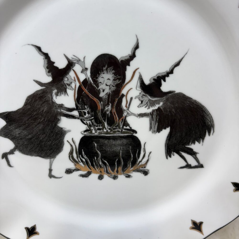 Potter's Studio Three Witches Cauldron Coven Halloween Party Dinner Plate New - Picture 3 of 8
